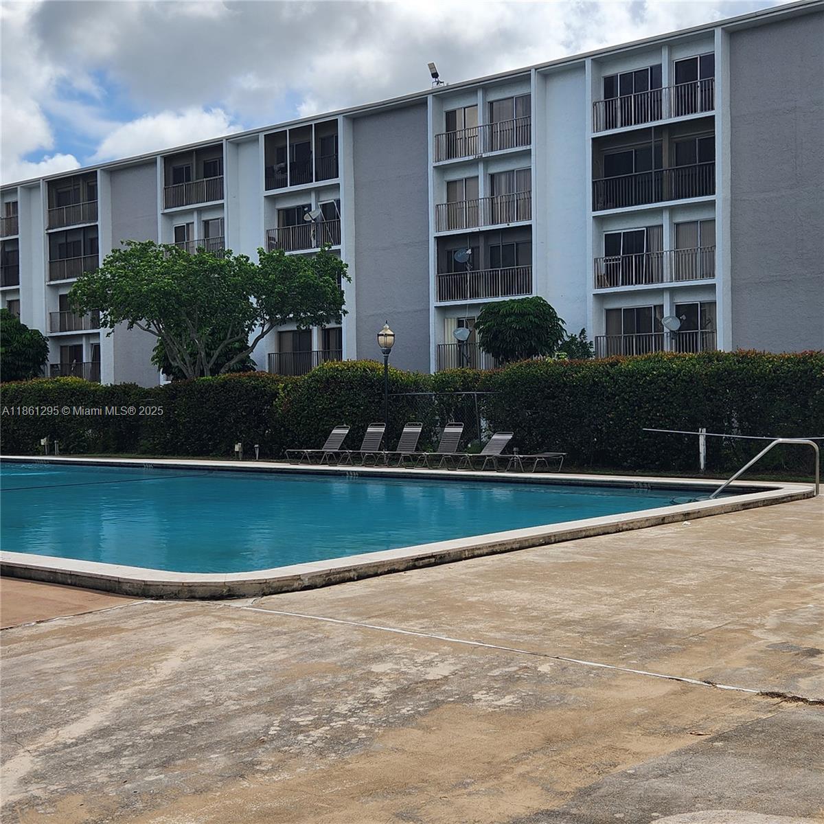 LAKESHORE AT UNIVERSITY P - Residential