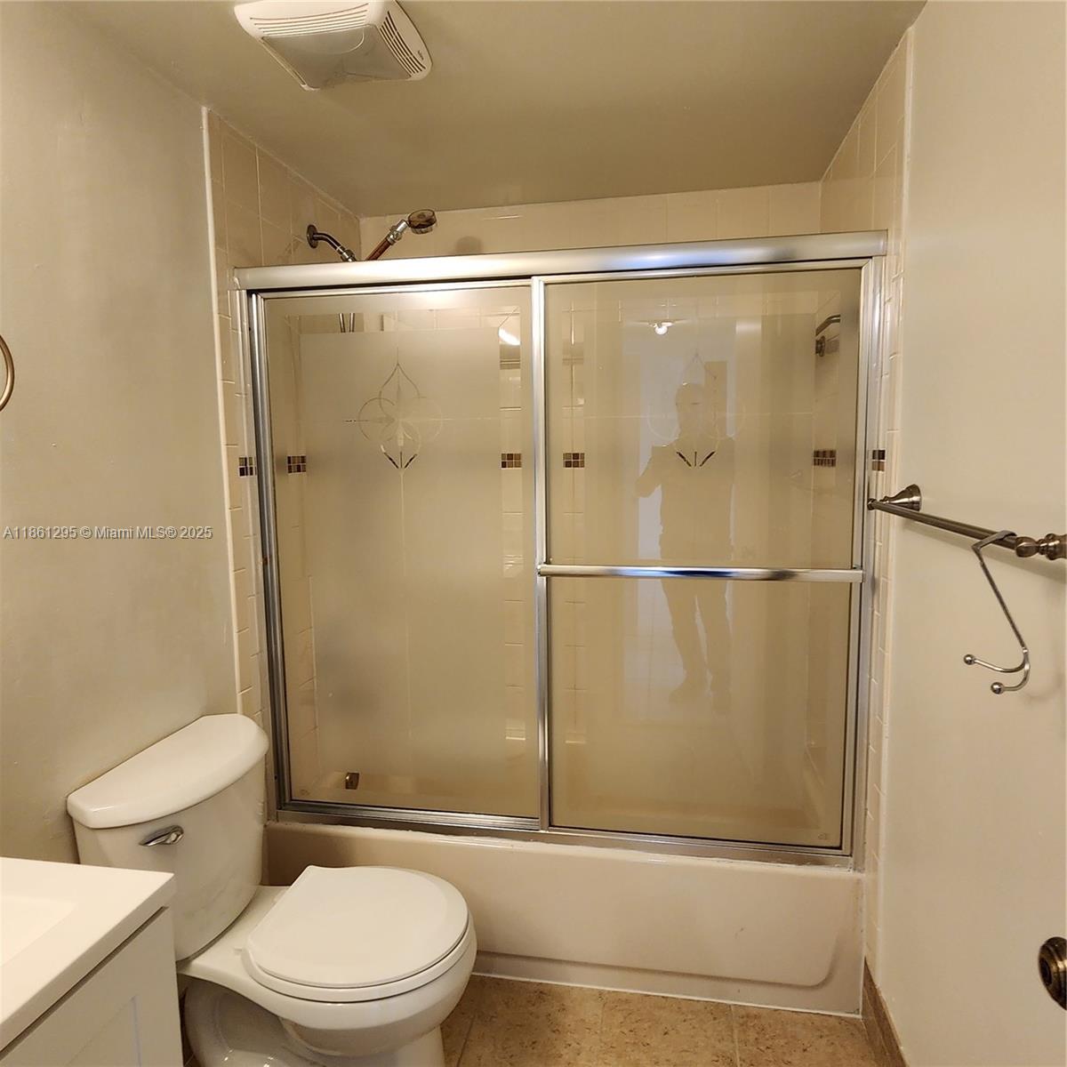 LAKESHORE AT UNIVERSITY P - Residential