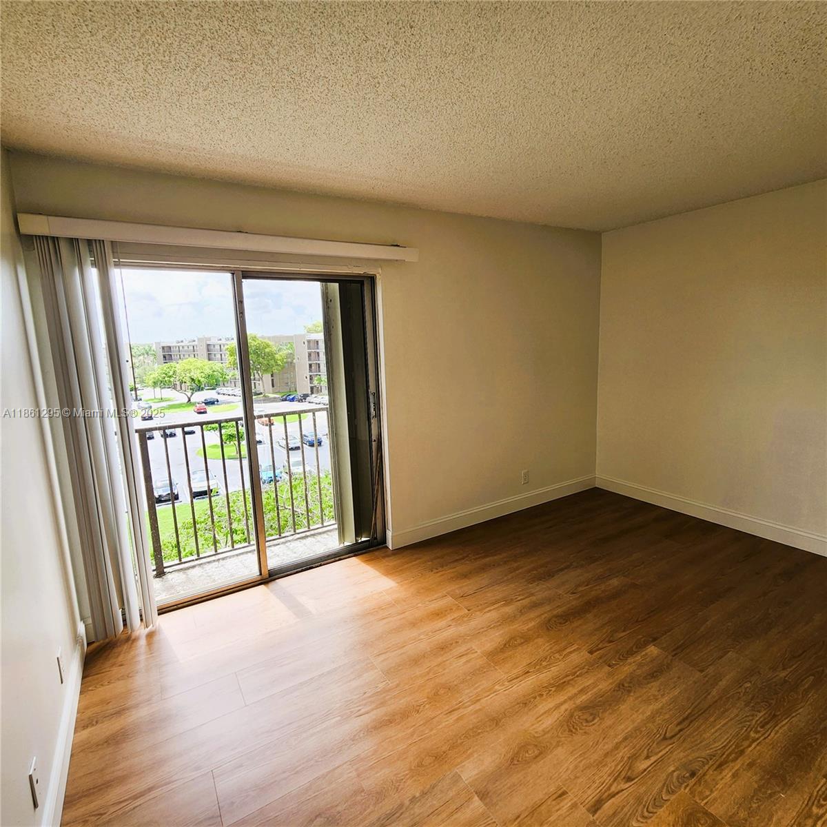 LAKESHORE AT UNIVERSITY P - Residential