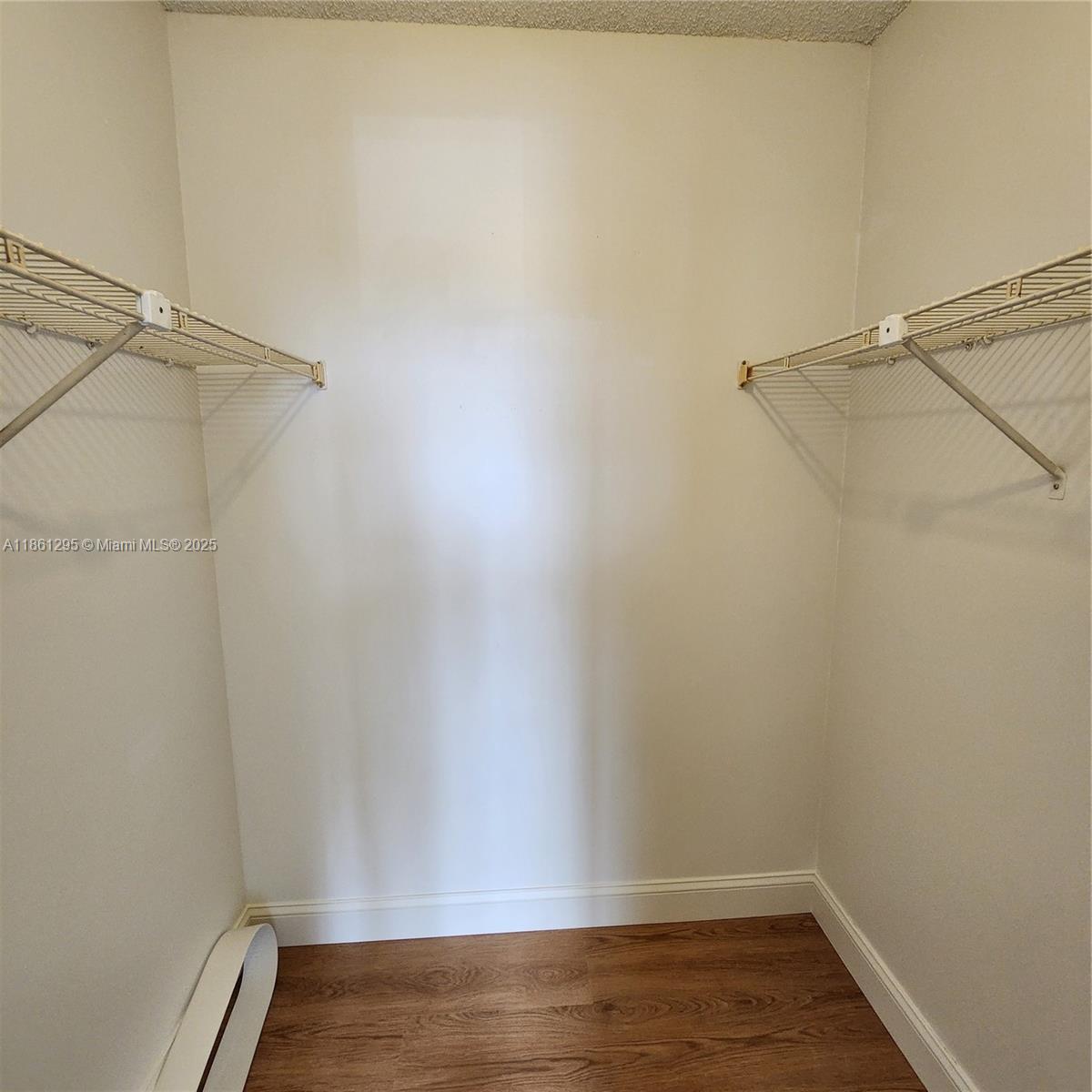 LAKESHORE AT UNIVERSITY P - Residential