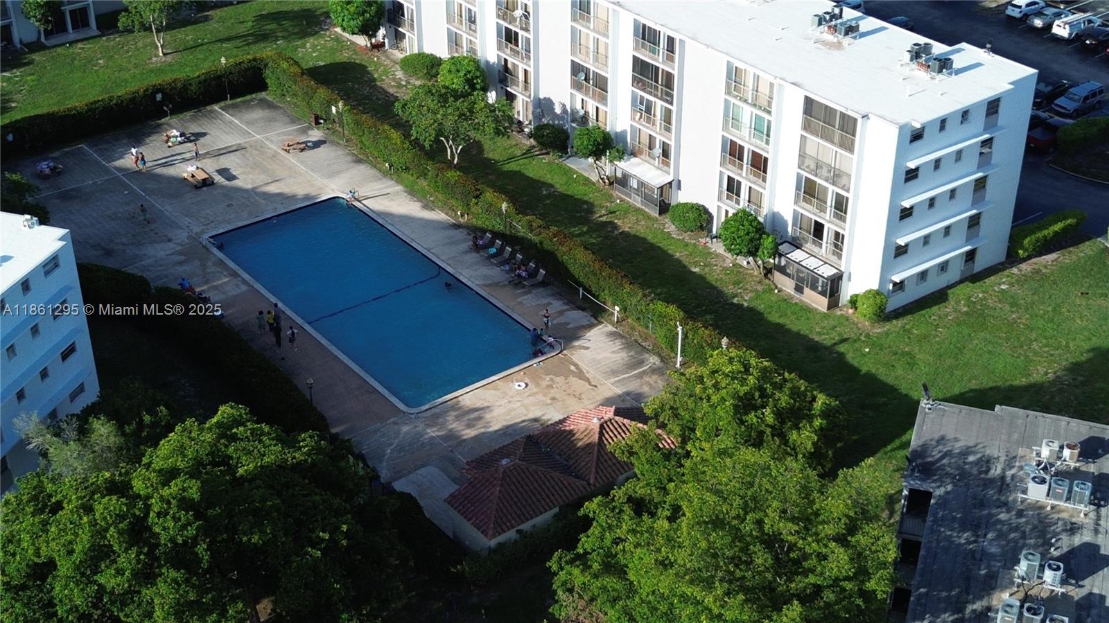 LAKESHORE AT UNIVERSITY P - Residential