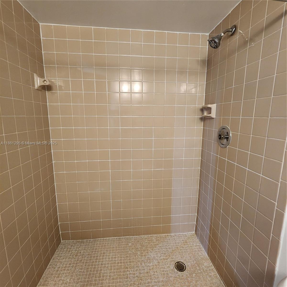 LAKESHORE AT UNIVERSITY P - Residential