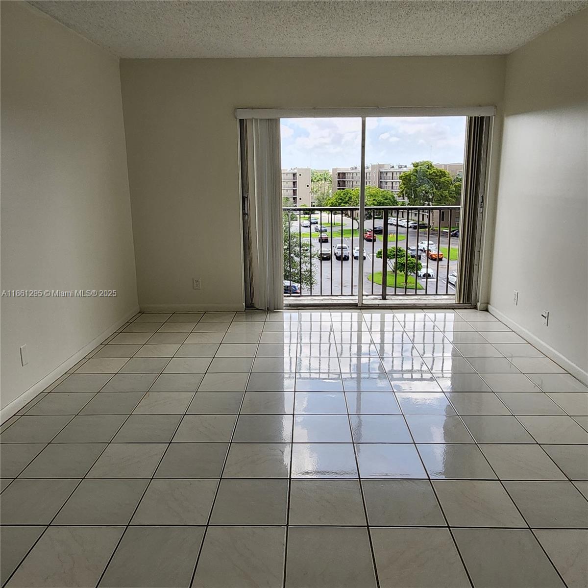 LAKESHORE AT UNIVERSITY P - Residential