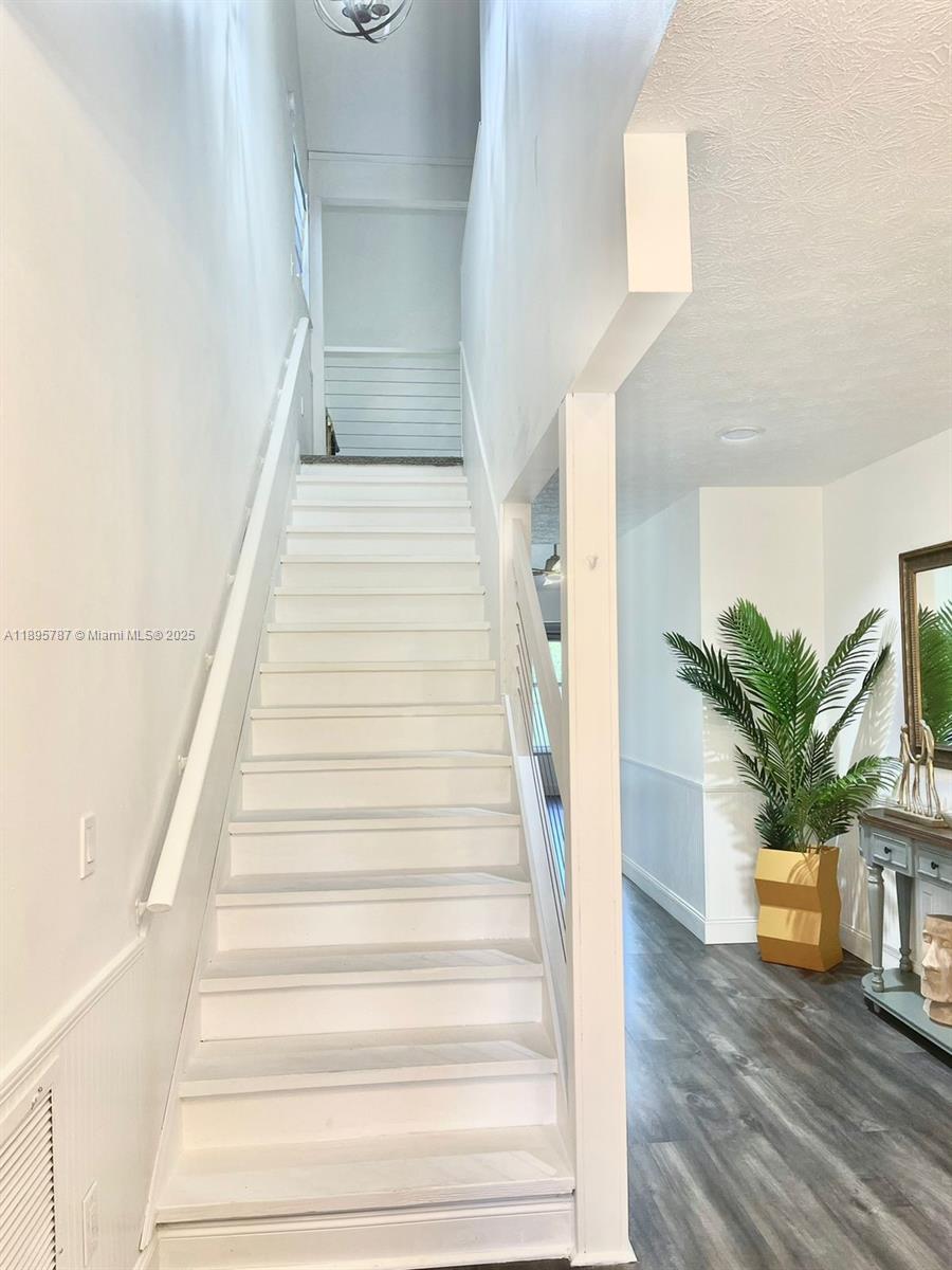 REGINA PALMS - Residential Lease