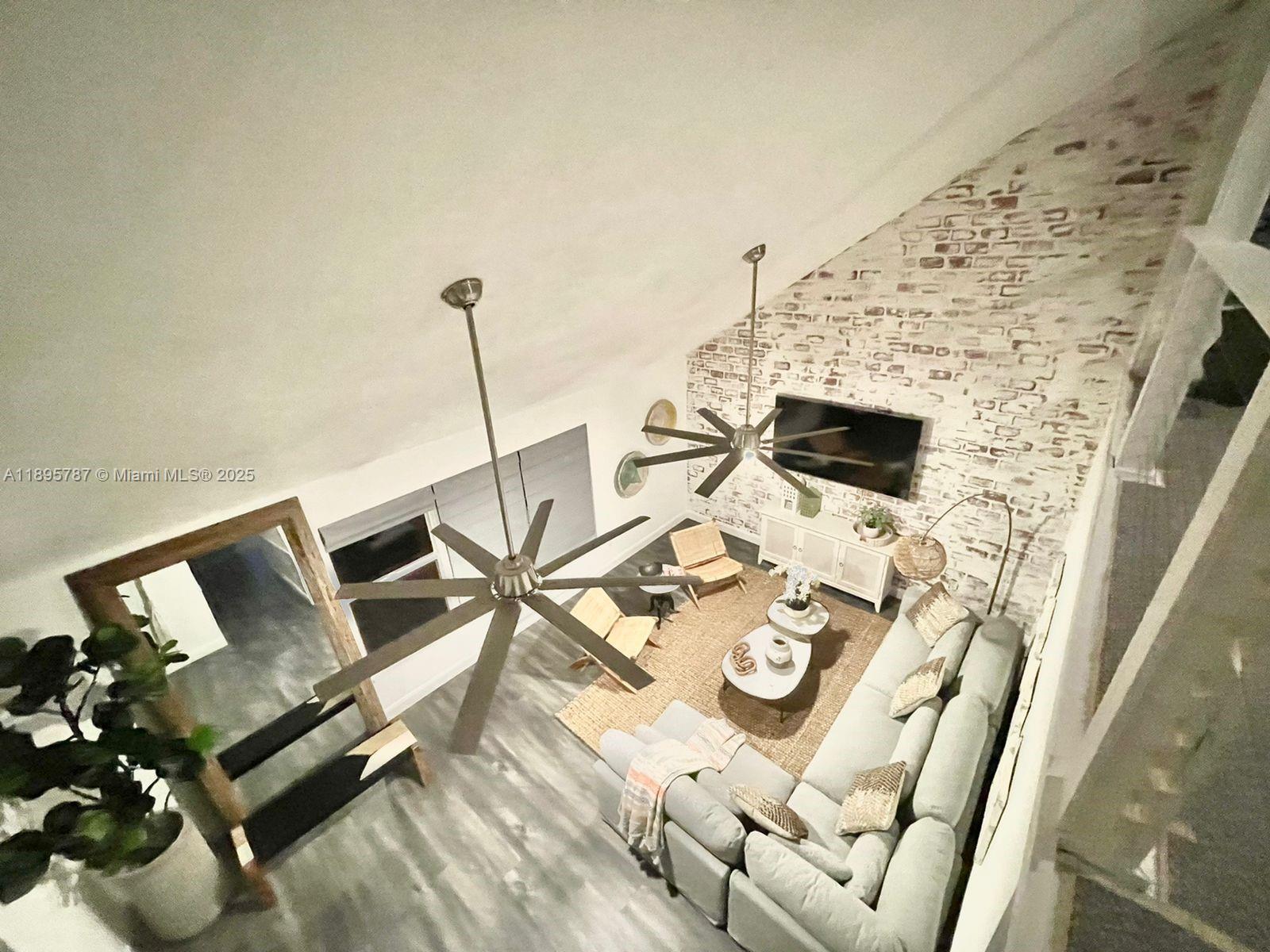 REGINA PALMS - Residential Lease