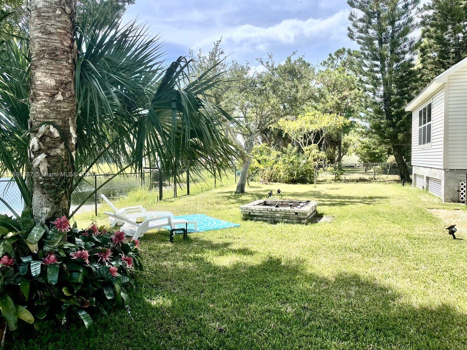 REGINA PALMS - Residential Lease