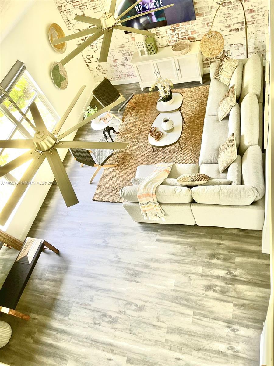 REGINA PALMS - Residential Lease