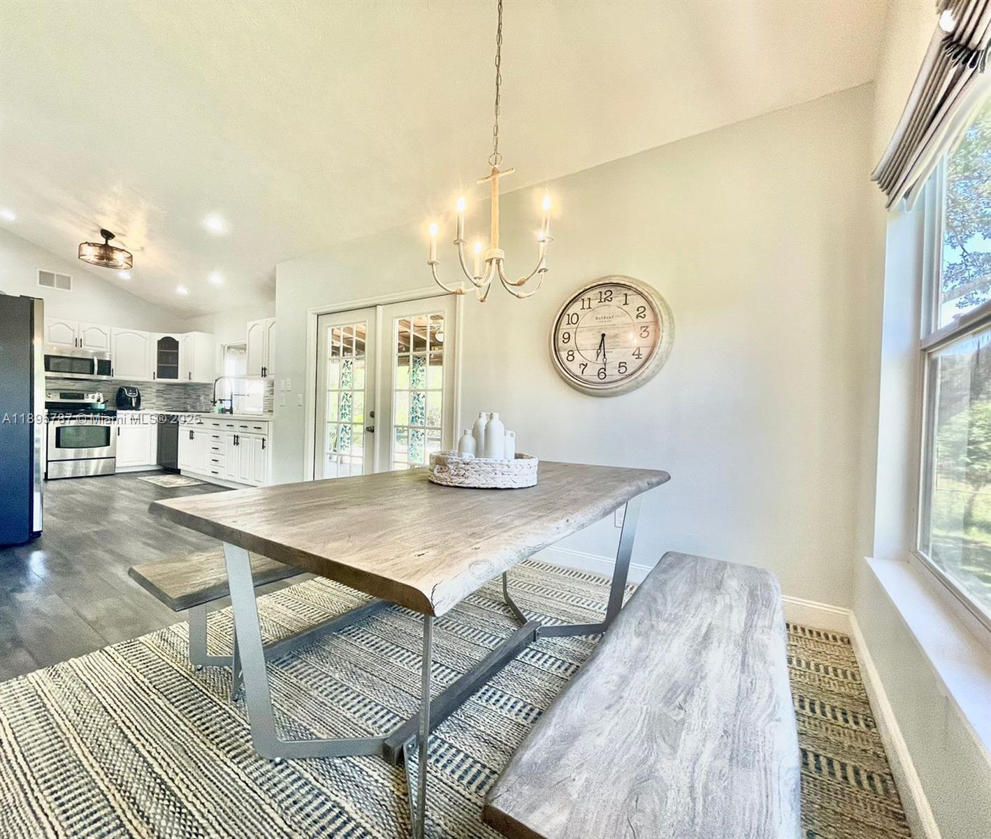 REGINA PALMS - Residential Lease