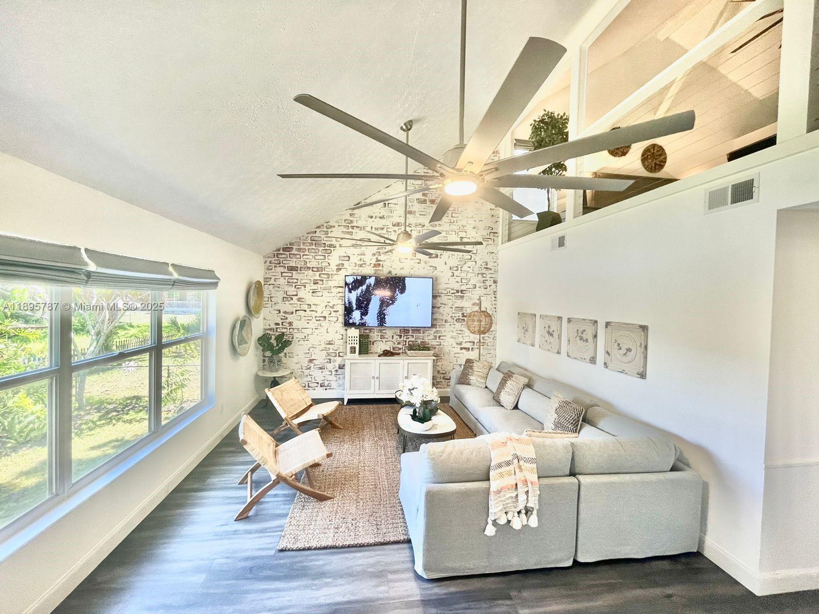 REGINA PALMS - Residential Lease