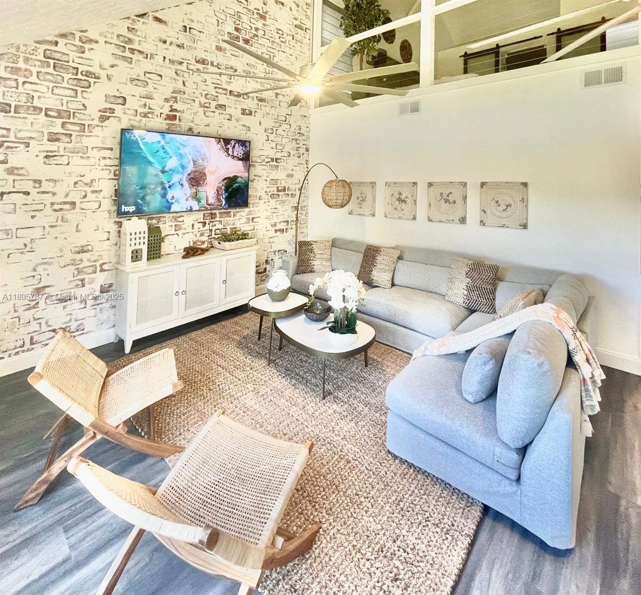 REGINA PALMS - Residential Lease