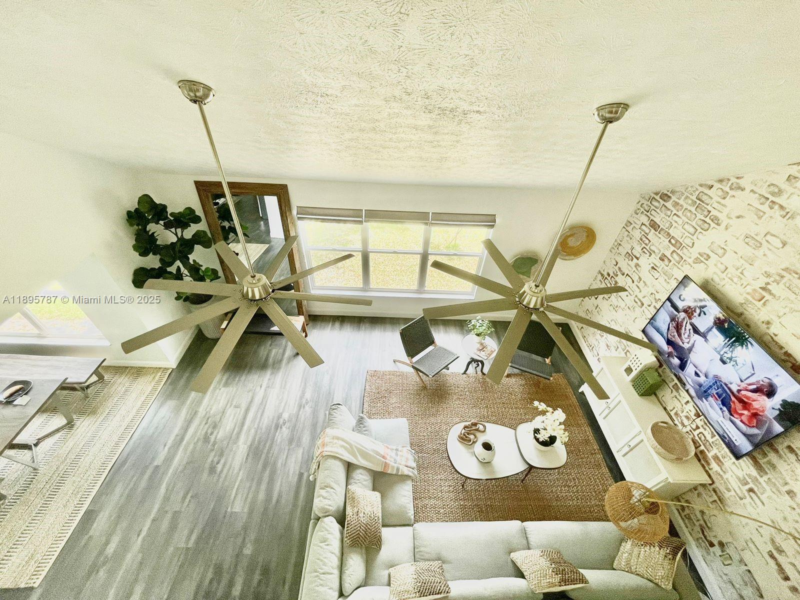 REGINA PALMS - Residential Lease