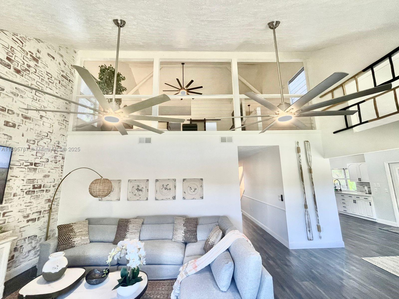 REGINA PALMS - Residential Lease