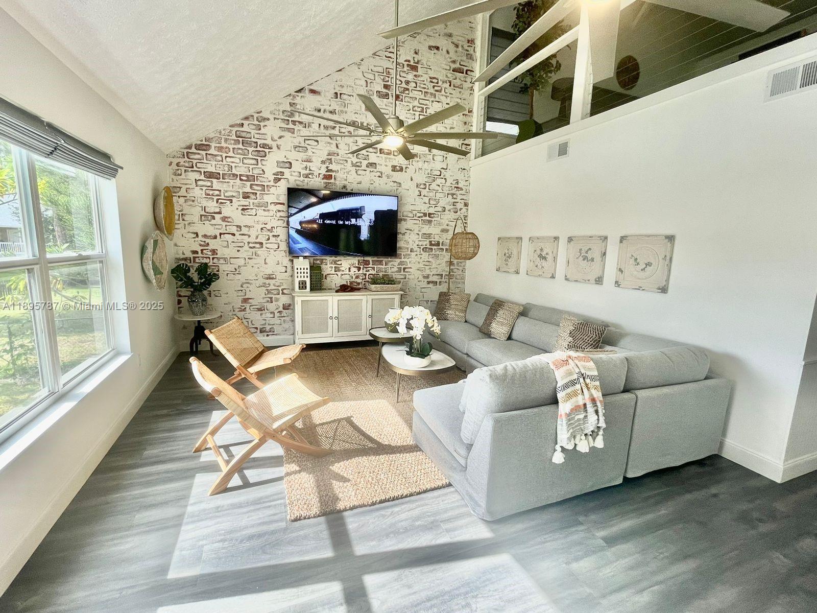 REGINA PALMS - Residential Lease