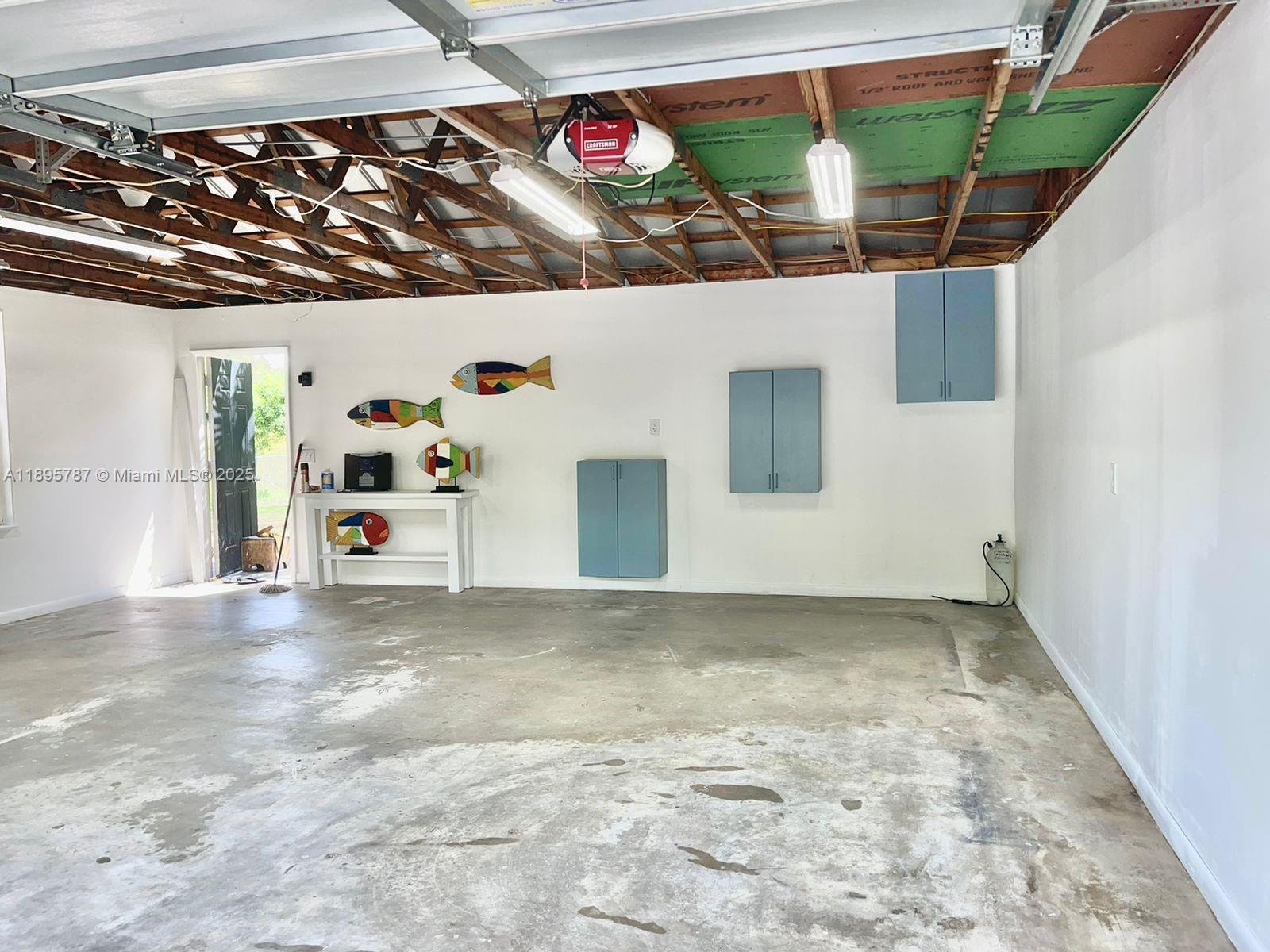 REGINA PALMS - Residential Lease