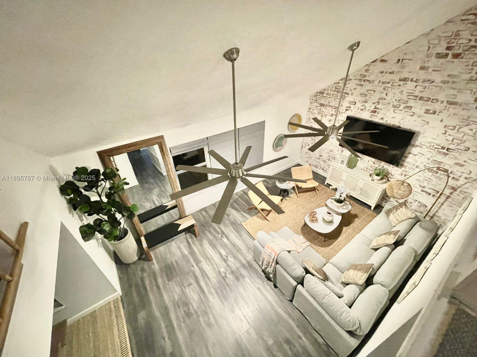 REGINA PALMS - Residential Lease