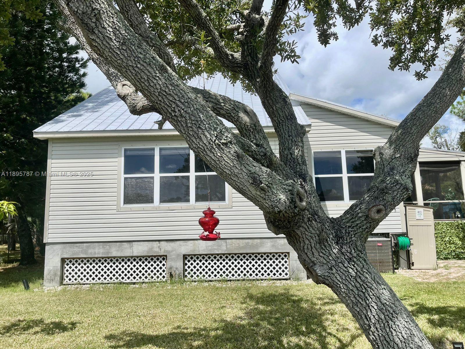 REGINA PALMS - Residential Lease