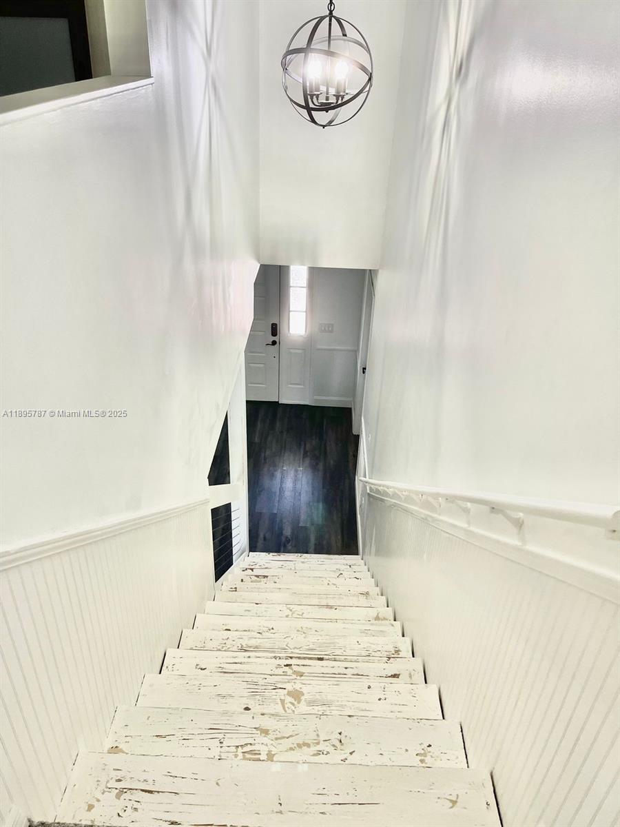 REGINA PALMS - Residential Lease