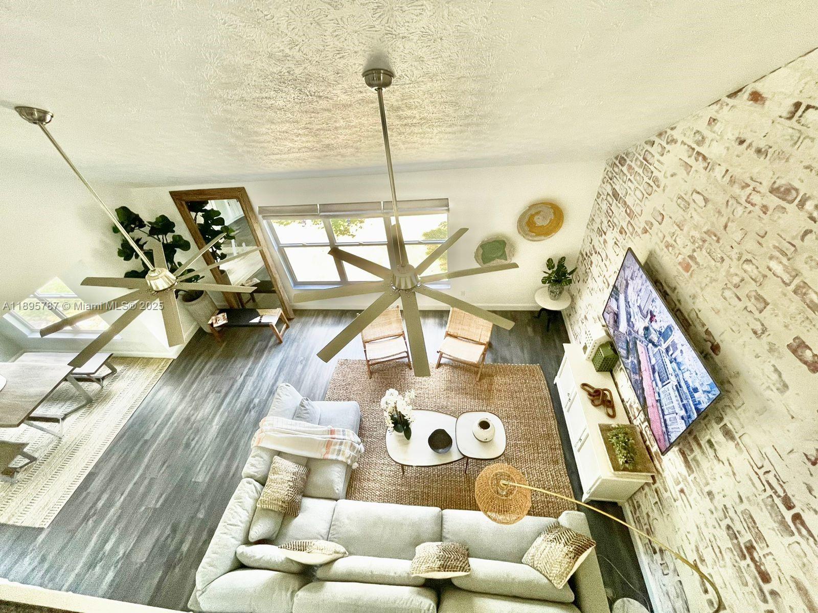 REGINA PALMS - Residential Lease