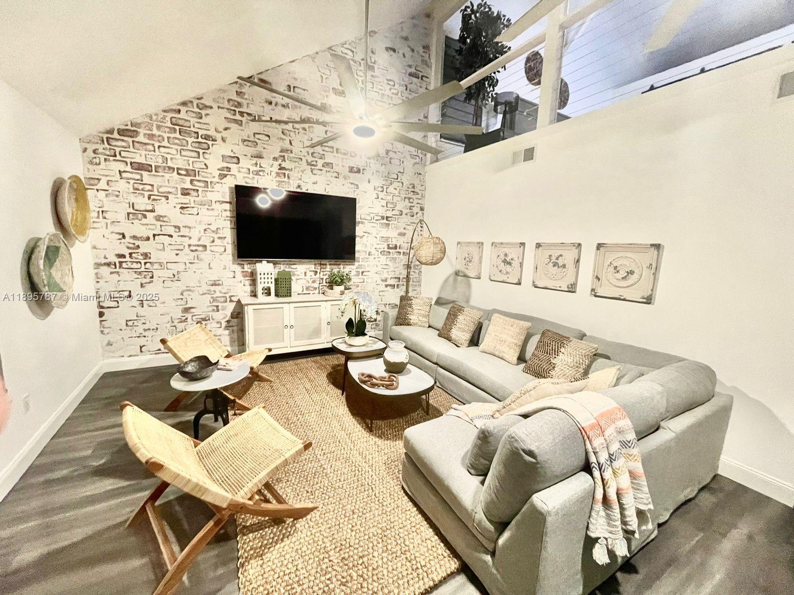 REGINA PALMS - Residential Lease