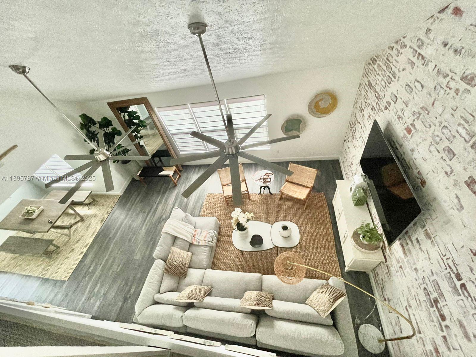 REGINA PALMS - Residential Lease