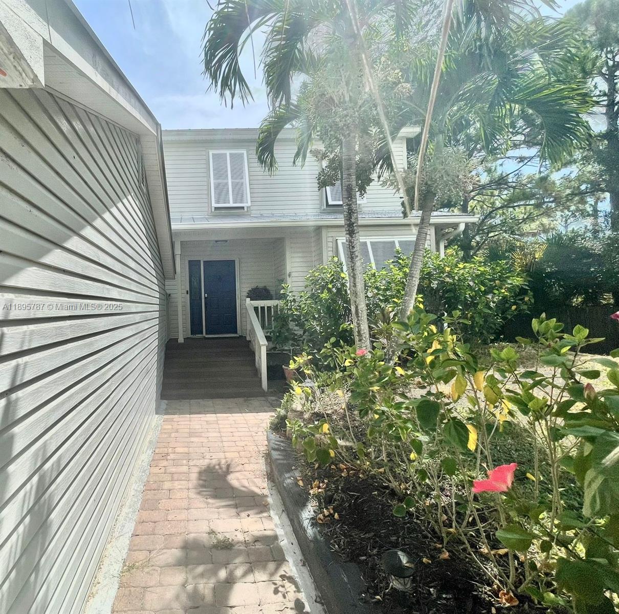 REGINA PALMS - Residential Lease