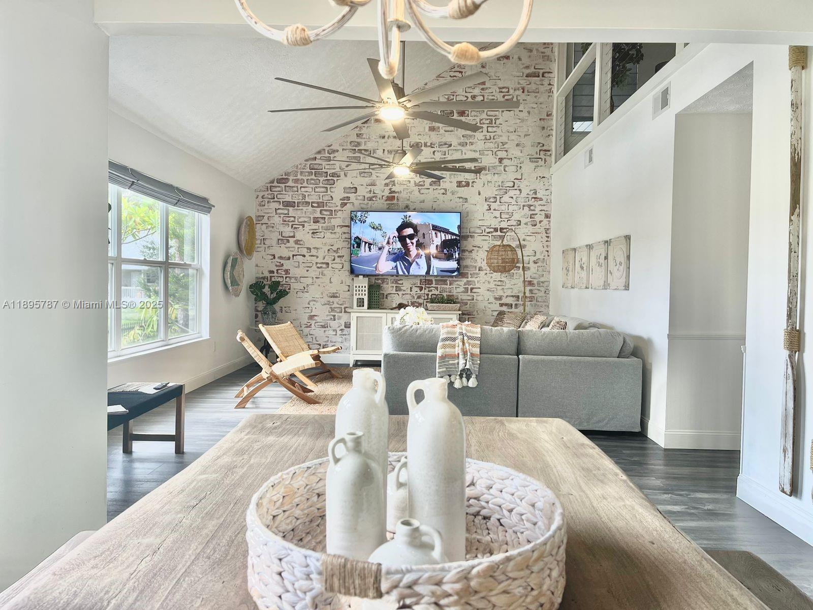 REGINA PALMS - Residential Lease