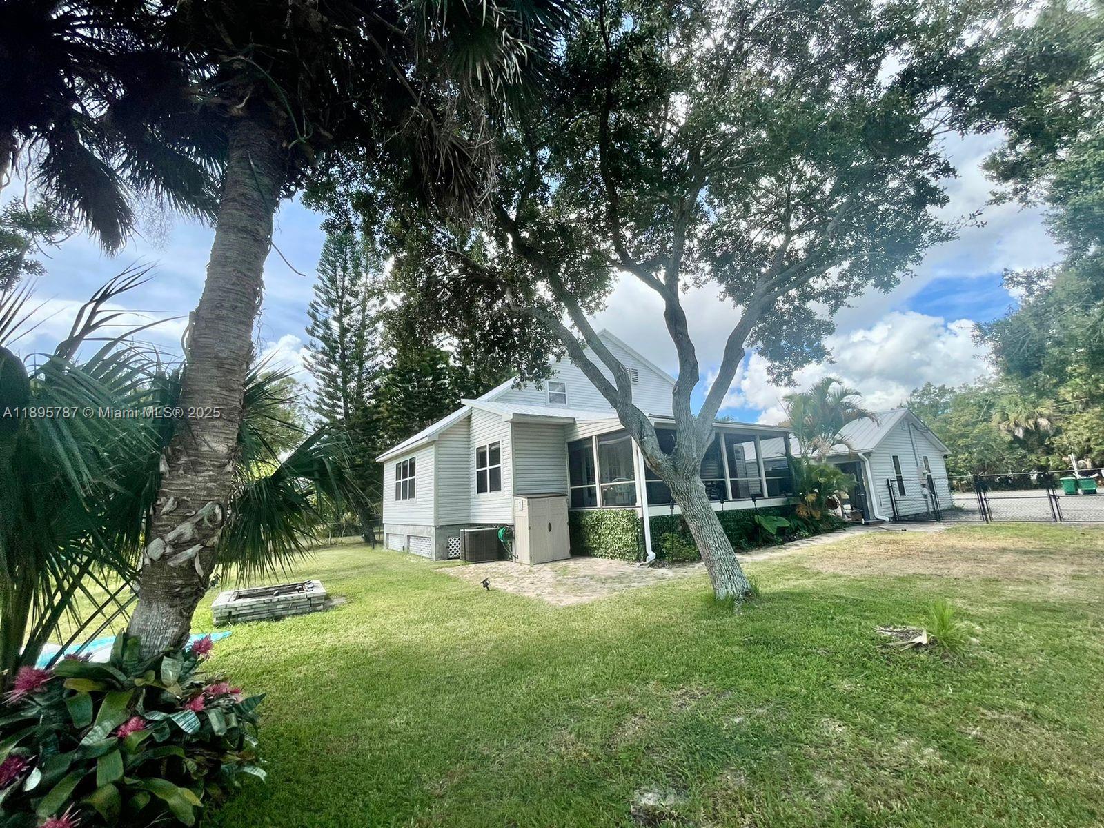 REGINA PALMS - Residential Lease