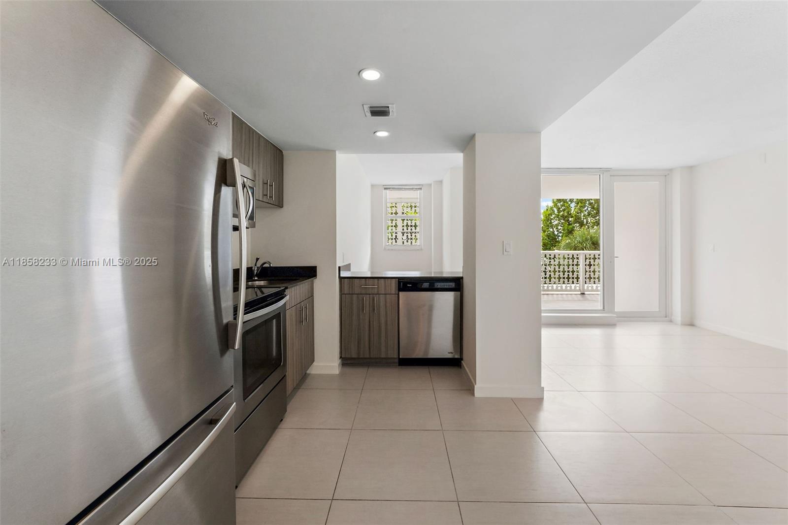 910 West Ave 0223