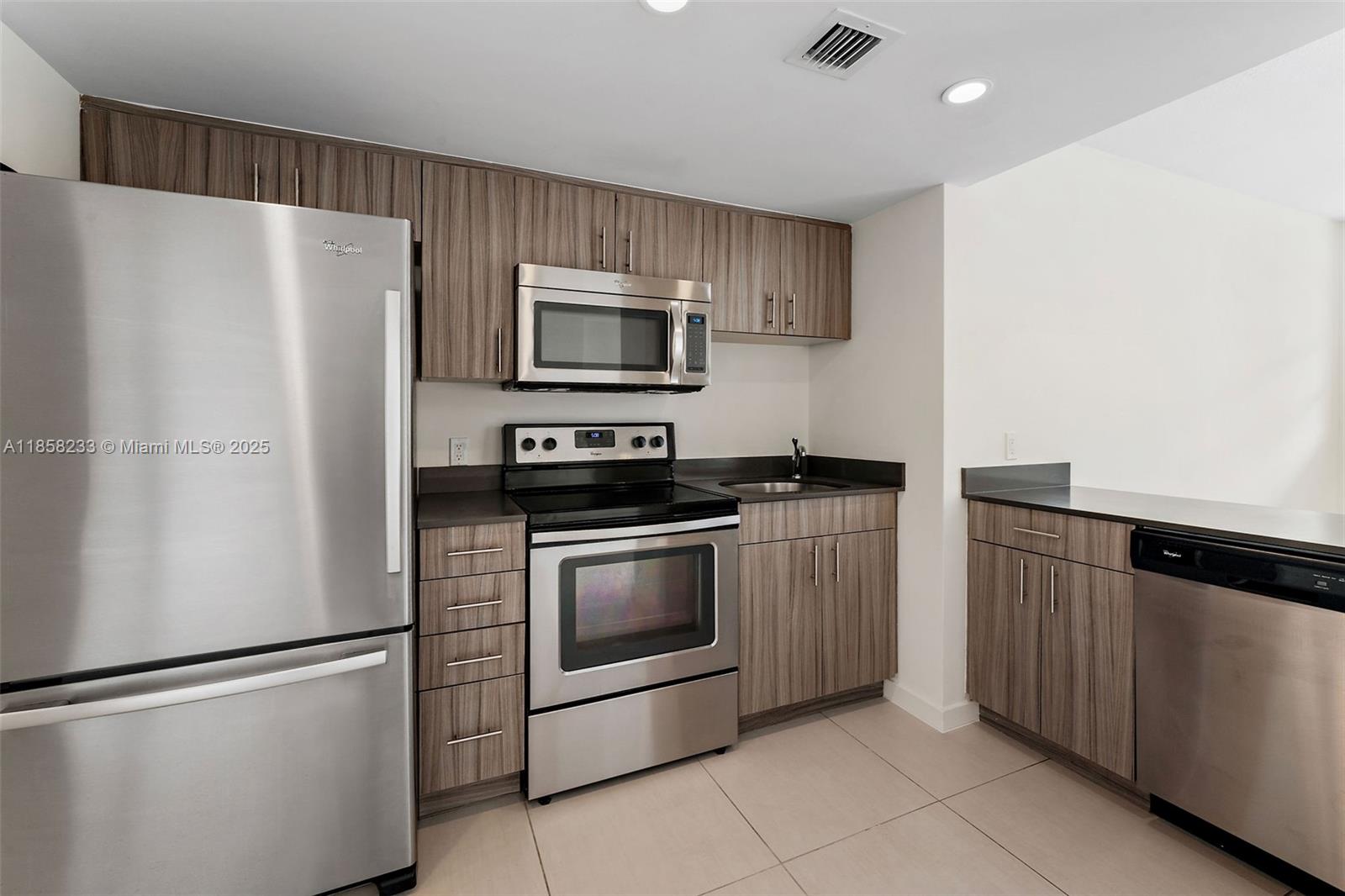 910 West Ave 0223