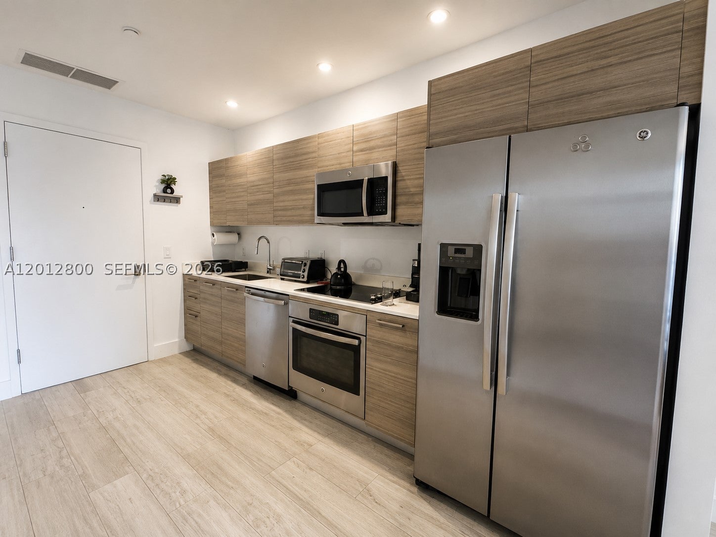 121 NE 34th St L601