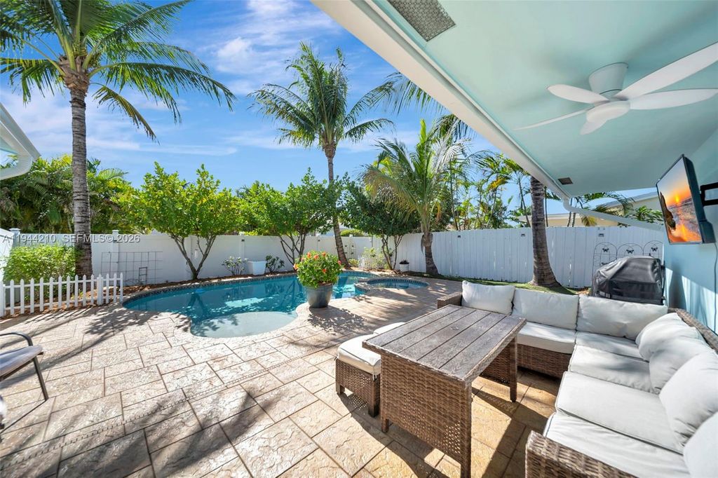 Photo of 406 SE 4th Ter, Dania Beach, FL 33004 (MLS # A11944210)
