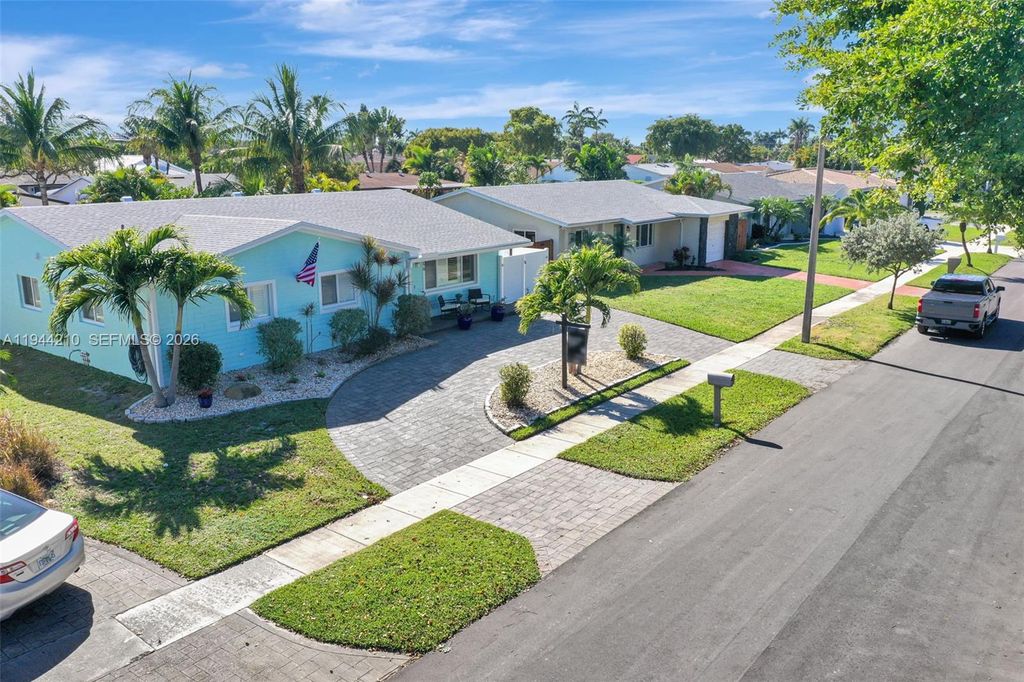 Photo of 406 SE 4th Ter, Dania Beach, FL 33004 (MLS # A11944210)