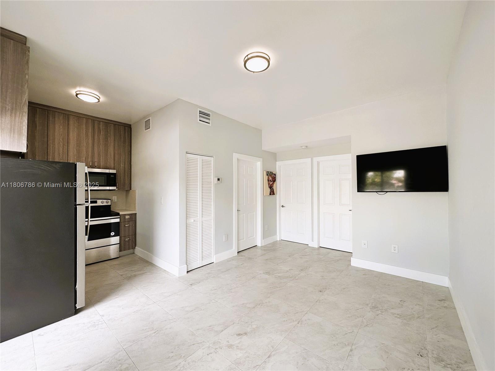 Rental Property at 842 Sw 14th Ave 5, Miami, Broward County, Florida - Bedrooms: 2 
Bathrooms: 1  - $2,200 MO.