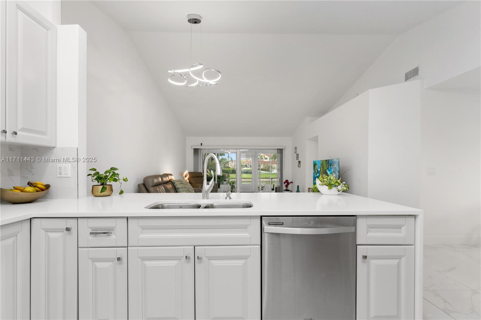 EMERALD POINTE 1 - Residential