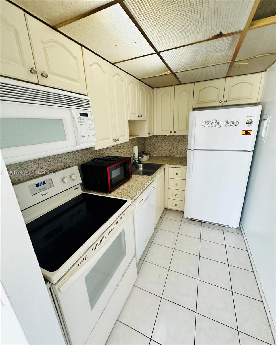 PORT ROYALE CONDO - Residential