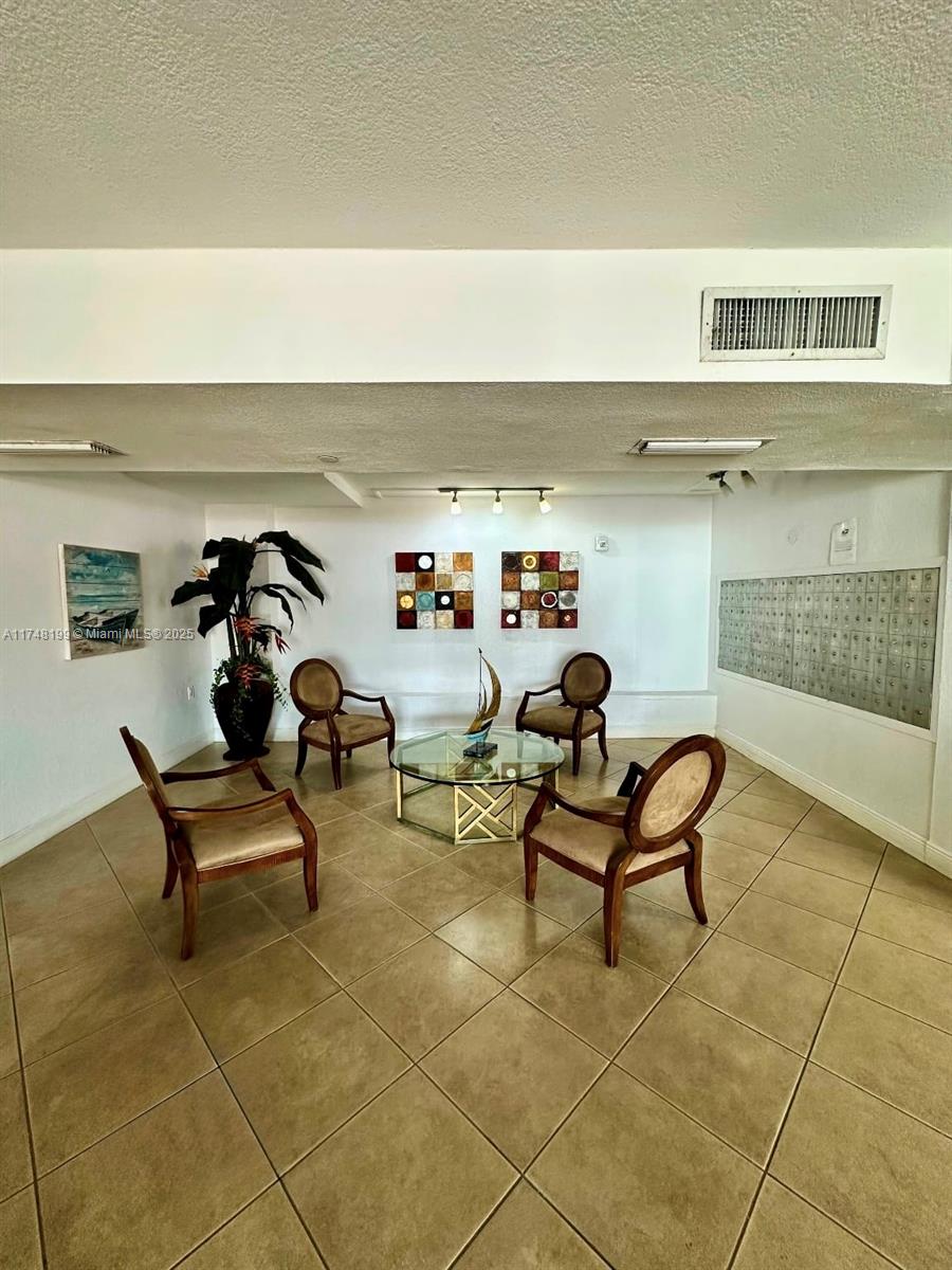 PORT ROYALE CONDO - Residential