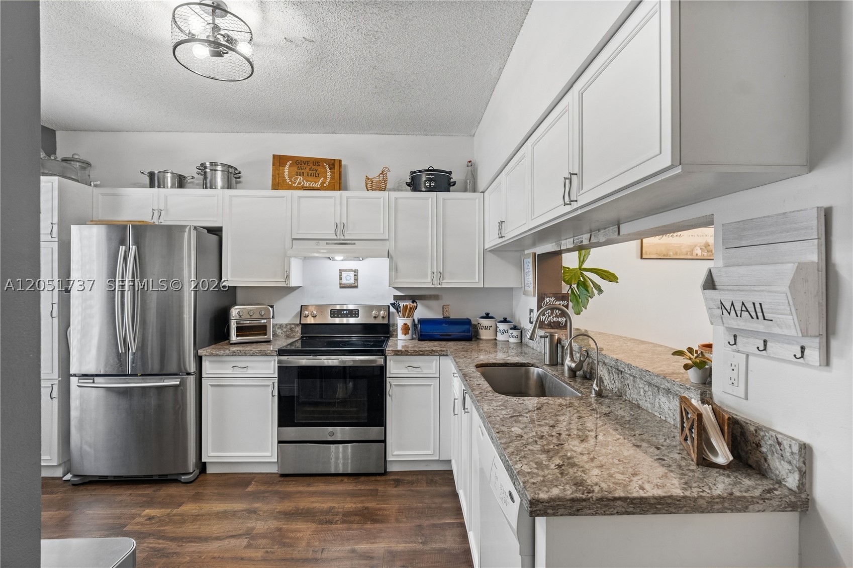 9928 NW 57th Manor