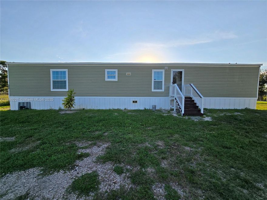 For sale: beautiful 2022 Manufactured Home with 3 bedrooms and 2 bathrooms, located in the Montura Ranches community on a spacious 1.25-acre lot. This property offers a privileged location surrounded by nature and tranquility. It features fruit trees that bring freshness and charm to the environment, ideal for those who enjoy the outdoors and country living. Additionally, the sale includes the animals, making this property a unique opportunity for anyone looking to move in right away and enjoy a rural lifestyle with all modern comforts.