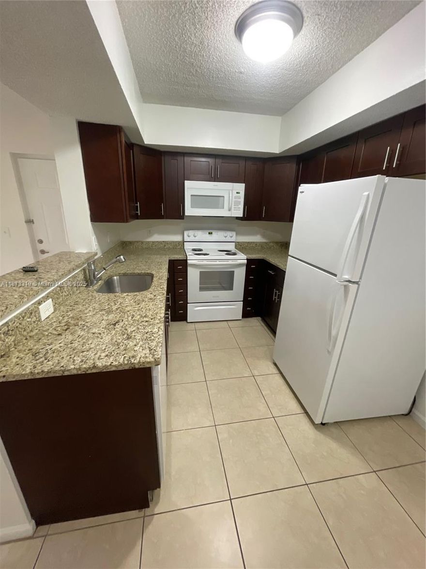 GREAT MOVE IN SPECIAL.FIRST MONTH'S RENT IS FREE. SECURITY DEPOSIT STARTS AT $1000.00. FAST APPROVAL, GATED COMMUNITY, RESORT STYLE LIVING, POOL/HOT TUB, NEW DOG PARK, KIDS PLAYGROUND/BBQ AREA AND GYM.  CLOSE TO MAJOR HIGHWAYS AND SCHOOLS. INCOME OF 3 TIMES THE MONTHLY RENT FOR THE PAST 3 MONTHS, 600 OR BETTER CREDIT SCORE AND GOOD RENTAL HISTORY REQUIRED BY ALL OVER THE AGE OF 18.