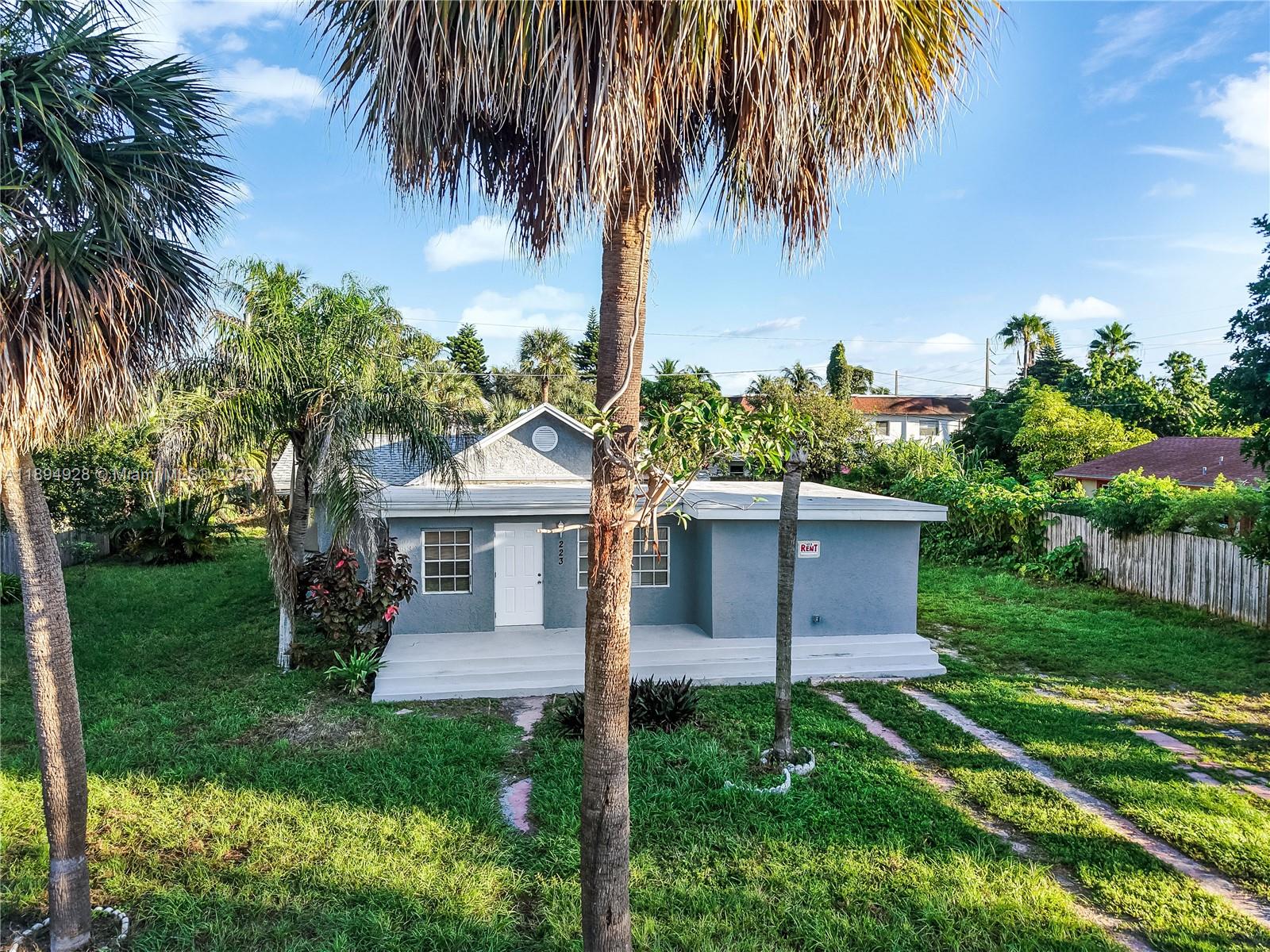 223 SW 1st Ct