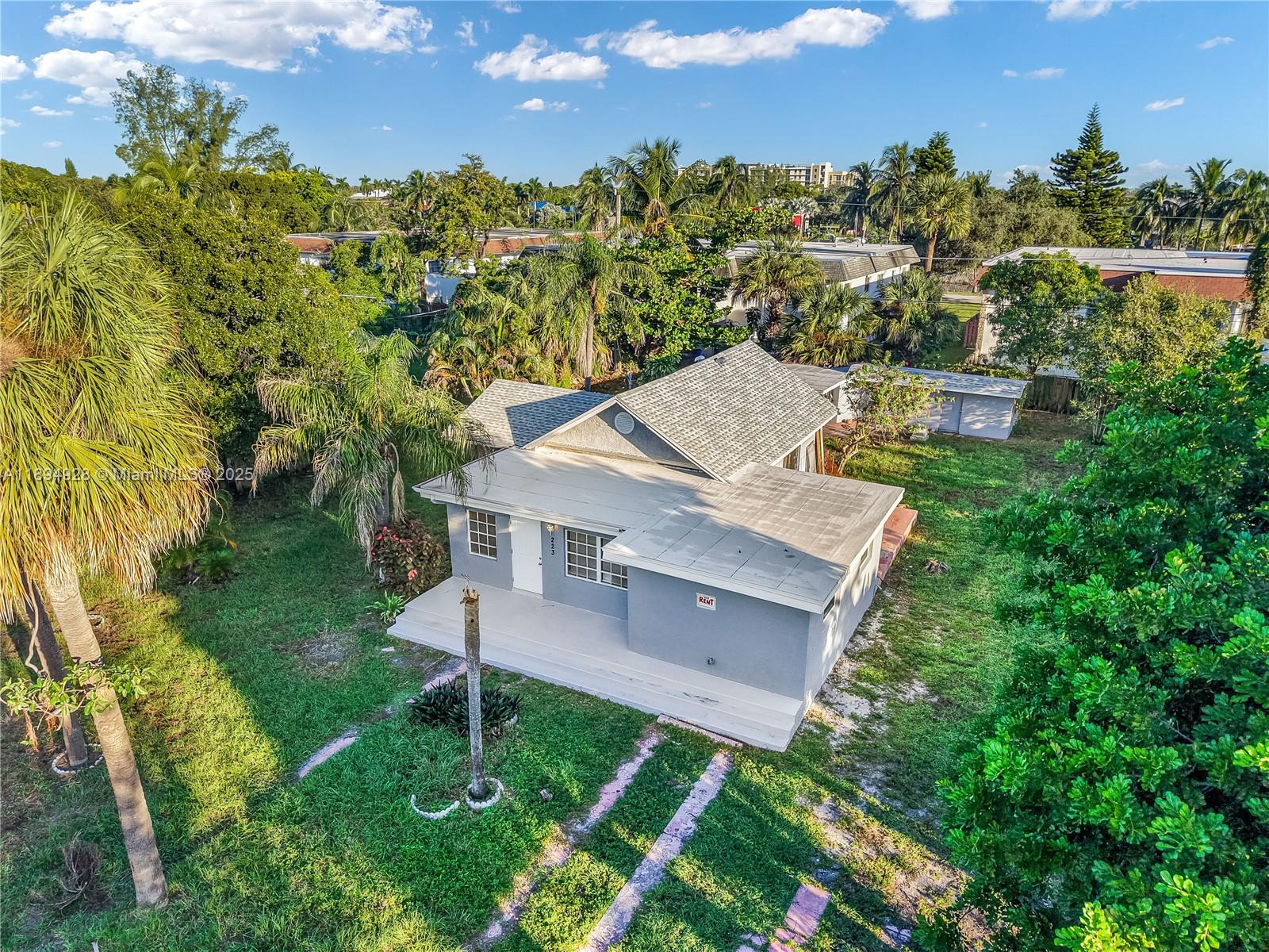 223 SW 1st Ct