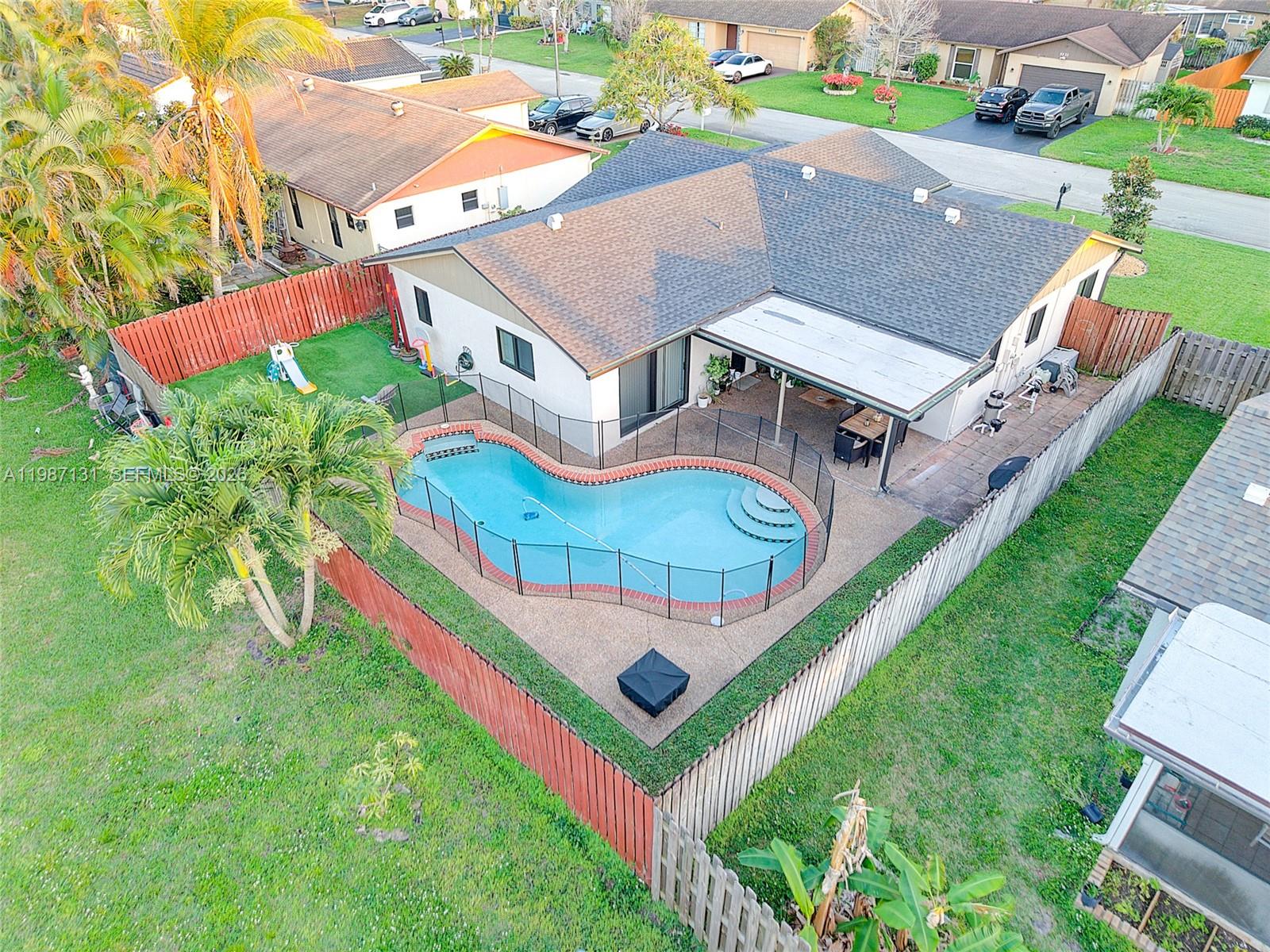 ROYAL PALM POINTE - Residential