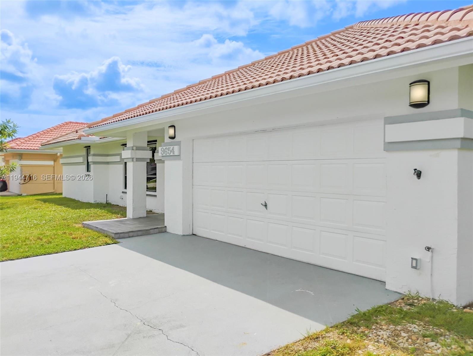SUN VALLEY 2 - Residential Lease