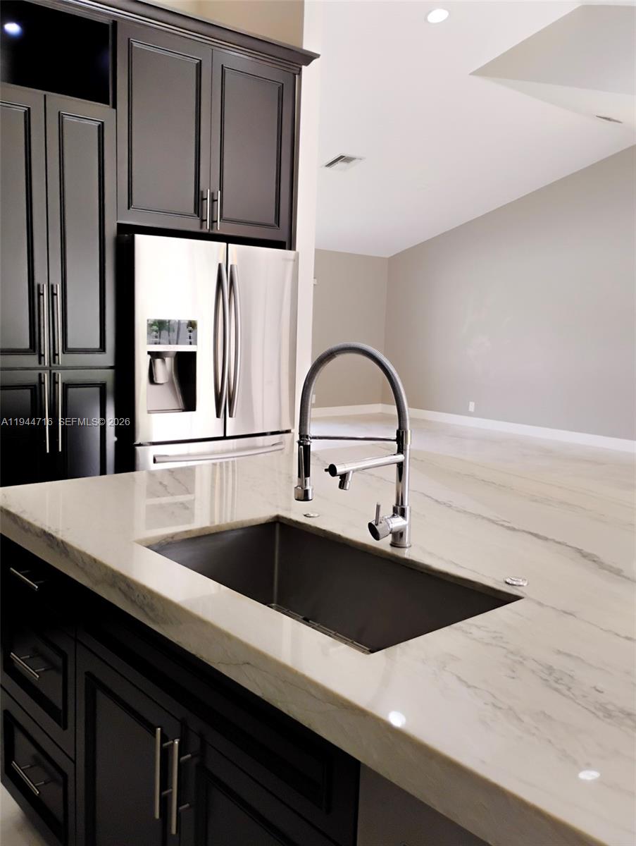 SUN VALLEY 2 - Residential Lease