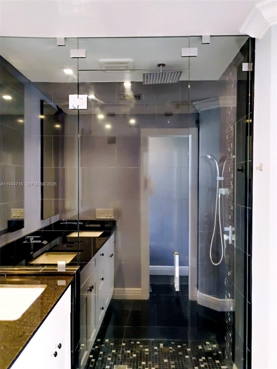 SUN VALLEY 2 - Residential Lease