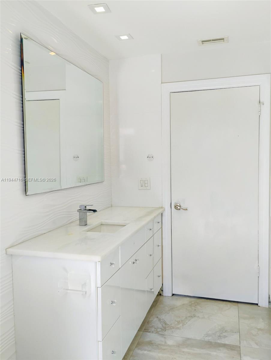 SUN VALLEY 2 - Residential Lease