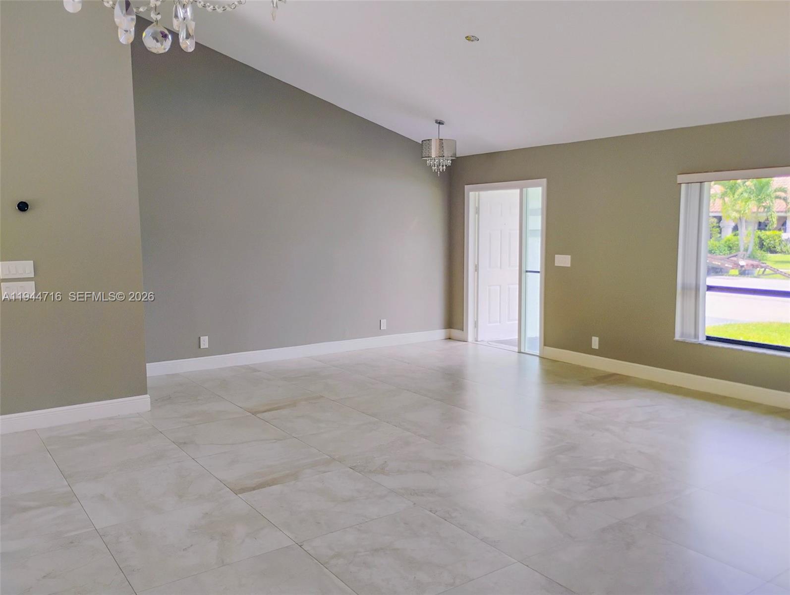 SUN VALLEY 2 - Residential Lease
