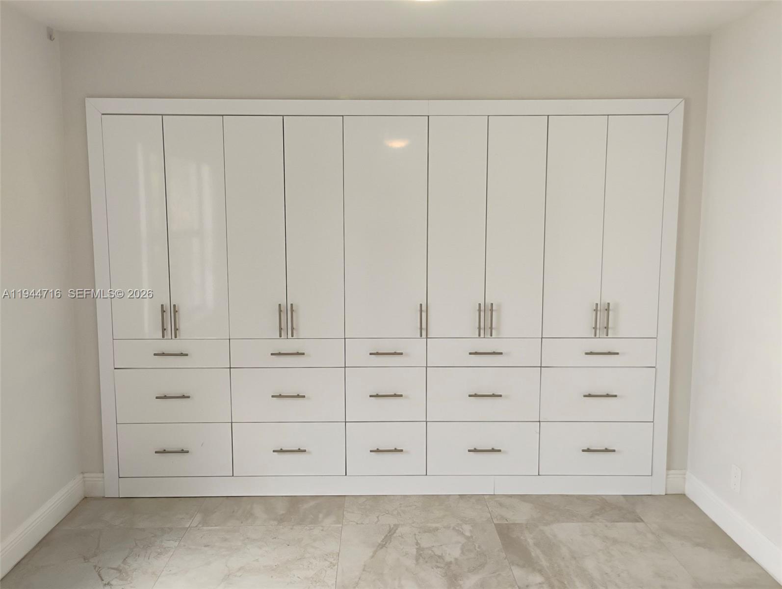 SUN VALLEY 2 - Residential Lease