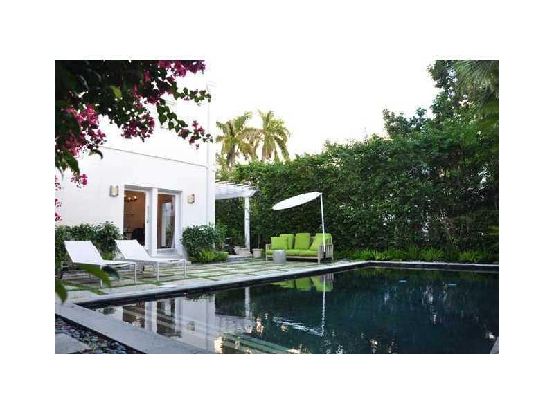 22-27 53 42 NAUTILLUS SUB - Residential Lease