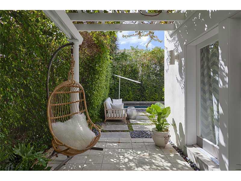 22-27 53 42 NAUTILLUS SUB - Residential Lease